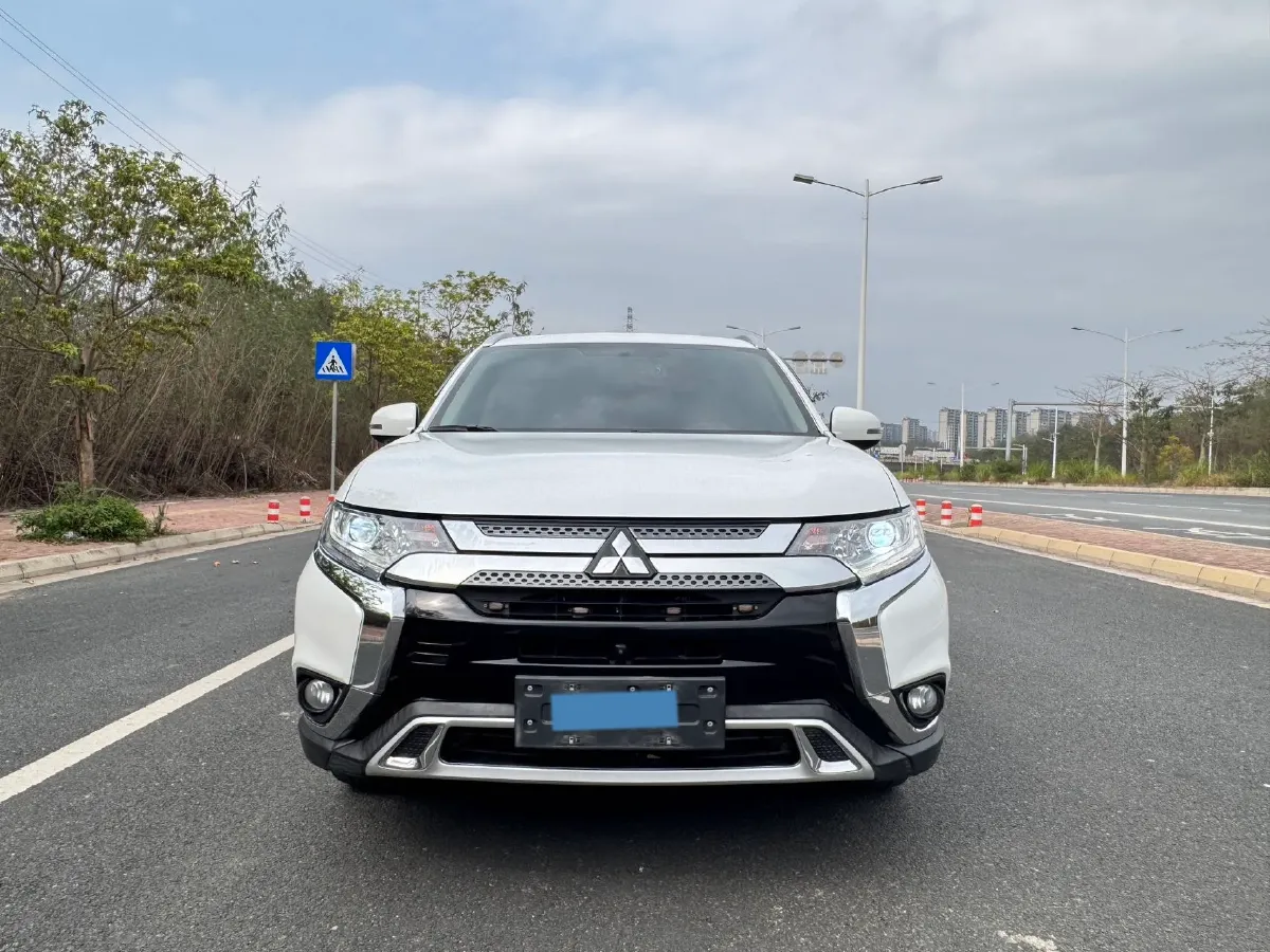 2020 Mitsubishi Outlander 2.0L 166HP L4 CVT,autocango,china used car exporter,china ev exporter,chinese used car exporter,chinese used ev exporter