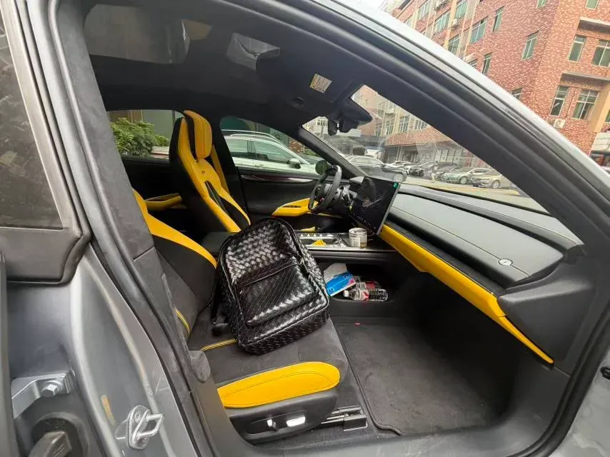 2025 MI SU7 Ultra BEV 93.7KWH,autocango,china used car exporter,china ev exporter,chinese used car exporter,chinese used ev exporter