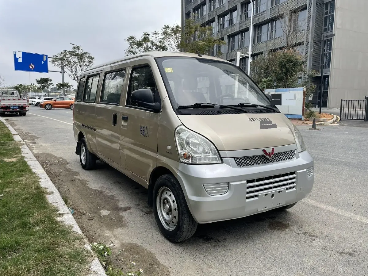 2019 WuLing RongGuang 1.5L 107HP L4 5MT,autocango,china used car exporter,china ev exporter,chinese used car exporter,chinese used ev exporter