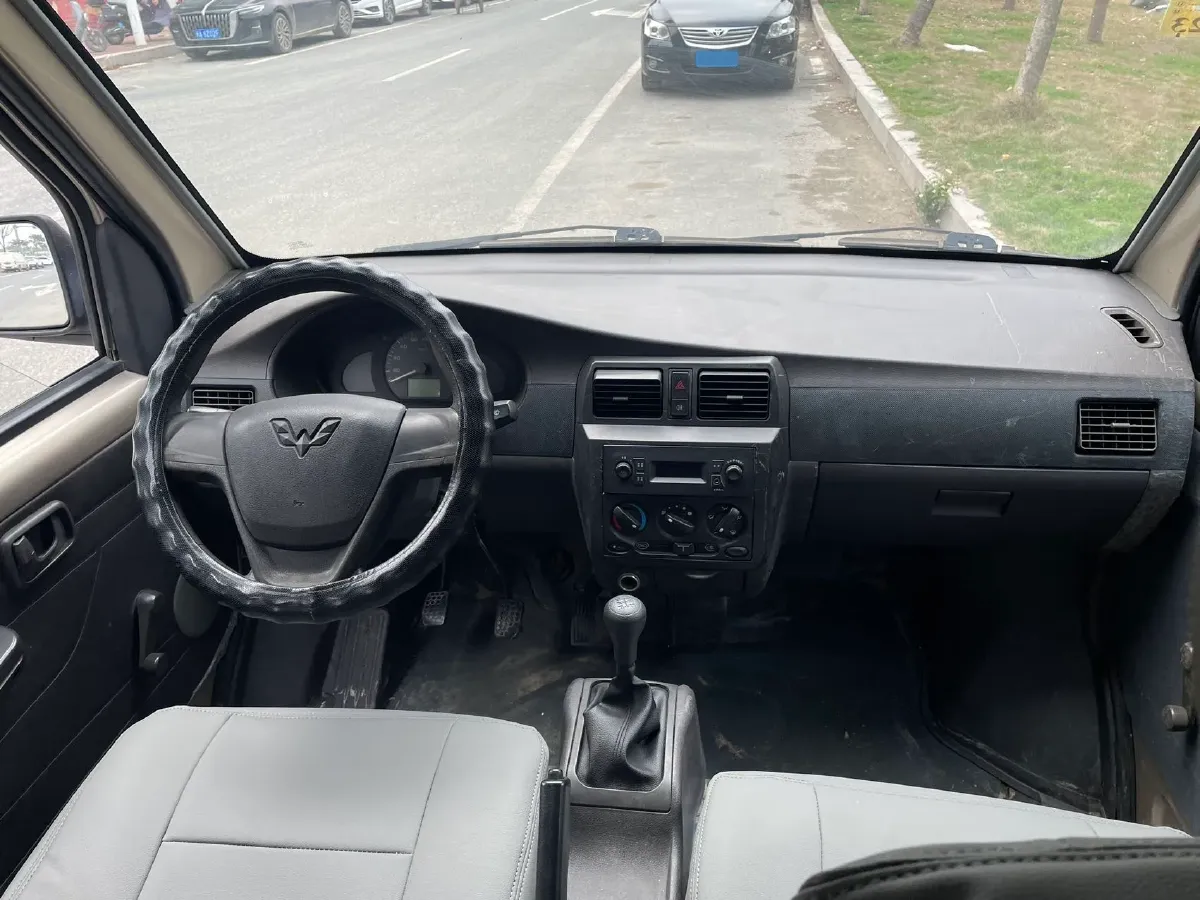 2019 WuLing RongGuang 1.5L 107HP L4 5MT,autocango,china used car exporter,china ev exporter,chinese used car exporter,chinese used ev exporter