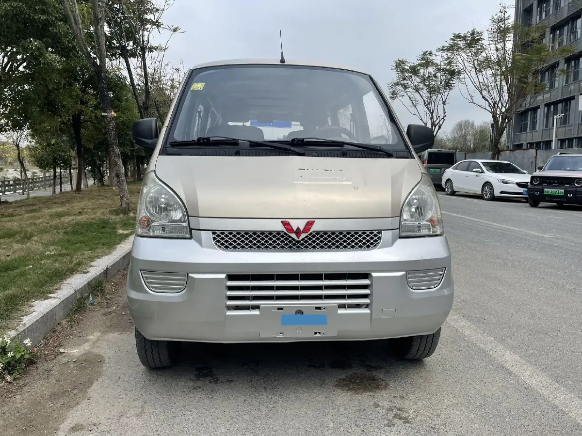 2019 WuLing RongGuang 1.5L 107HP L4 5MT,autocango,china used car exporter,china ev exporter,chinese used car exporter,chinese used ev exporter