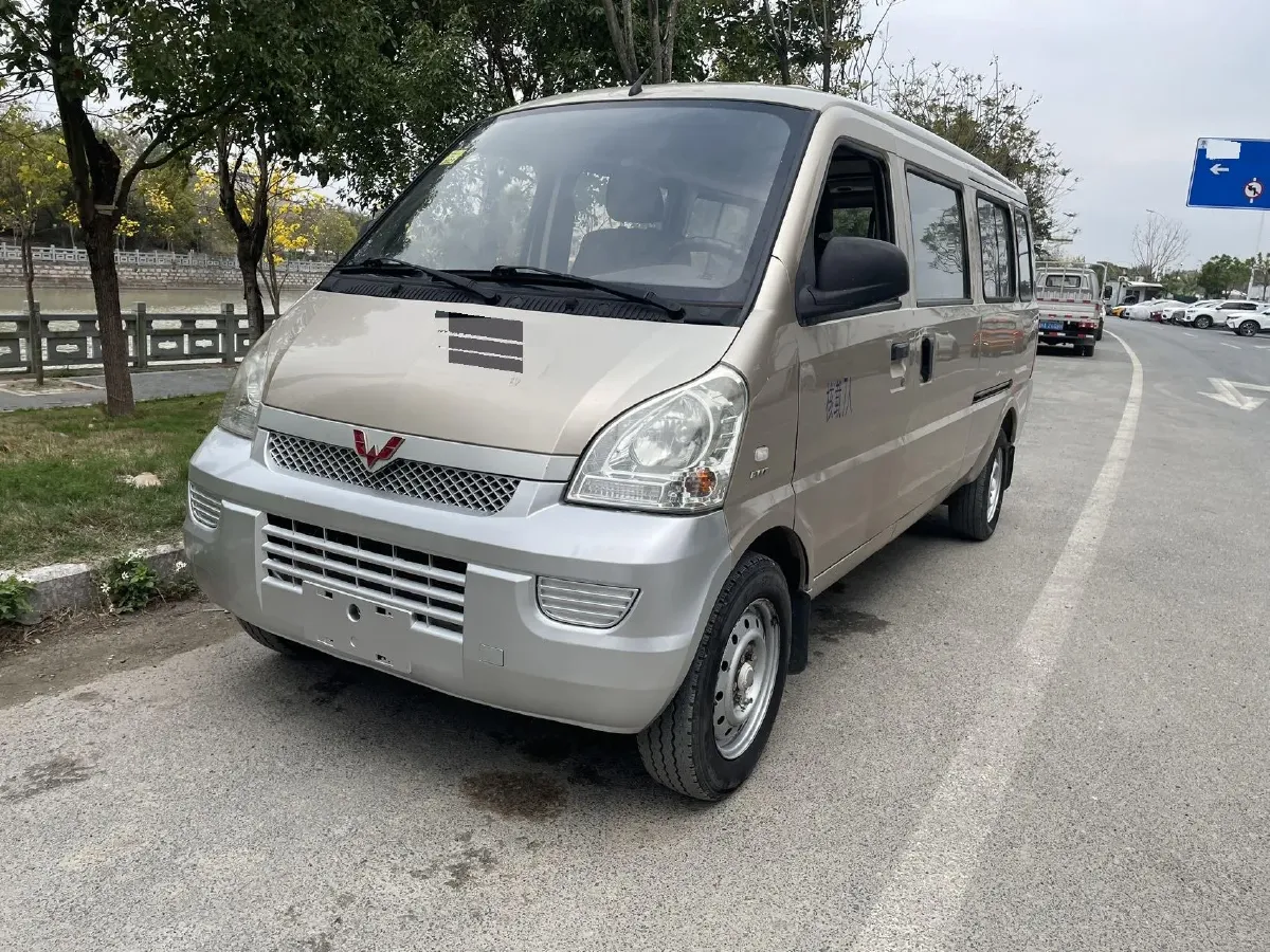 2019 WuLing RongGuang 1.5L 107HP L4 5MT,autocango,china used car exporter,china ev exporter,chinese used car exporter,chinese used ev exporter