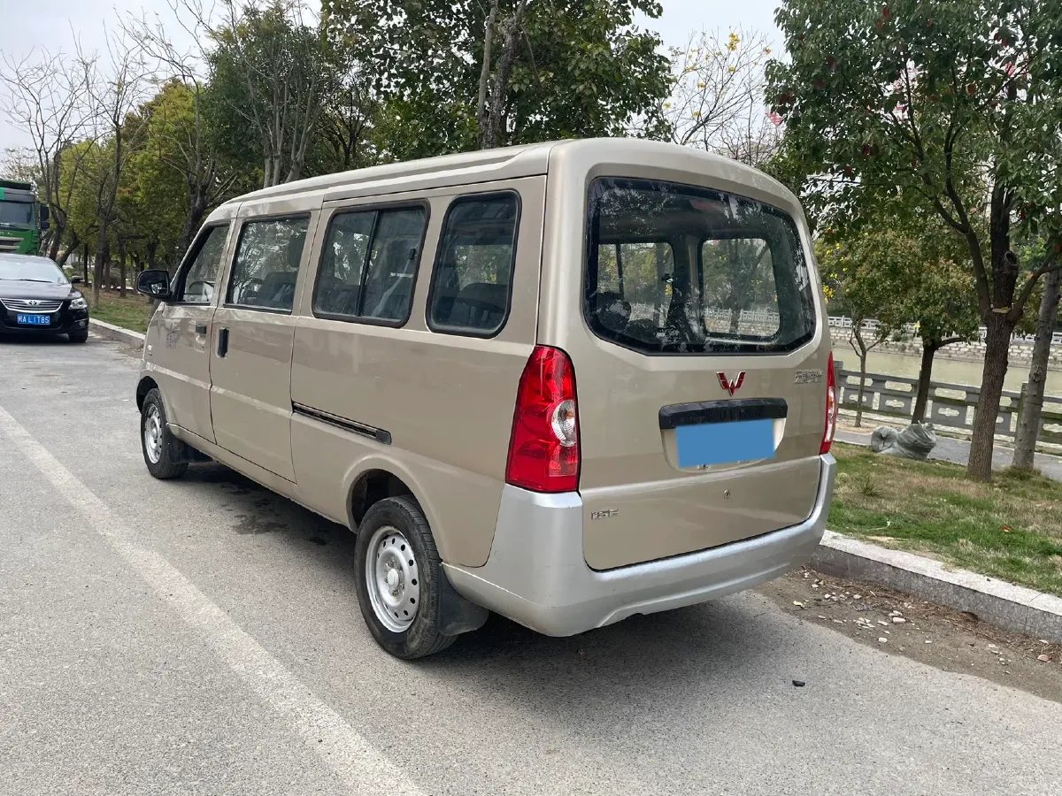 2019 WuLing RongGuang 1.5L 107HP L4 5MT,autocango,china used car exporter,china ev exporter,chinese used car exporter,chinese used ev exporter