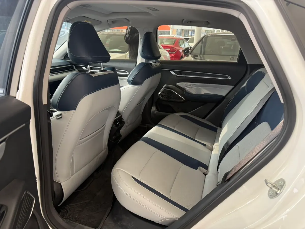 2022 Geely Emgrand 1.5L 114HP L4 CVT,autocango,china used car exporter,china ev exporter,chinese used car exporter,chinese used ev exporter