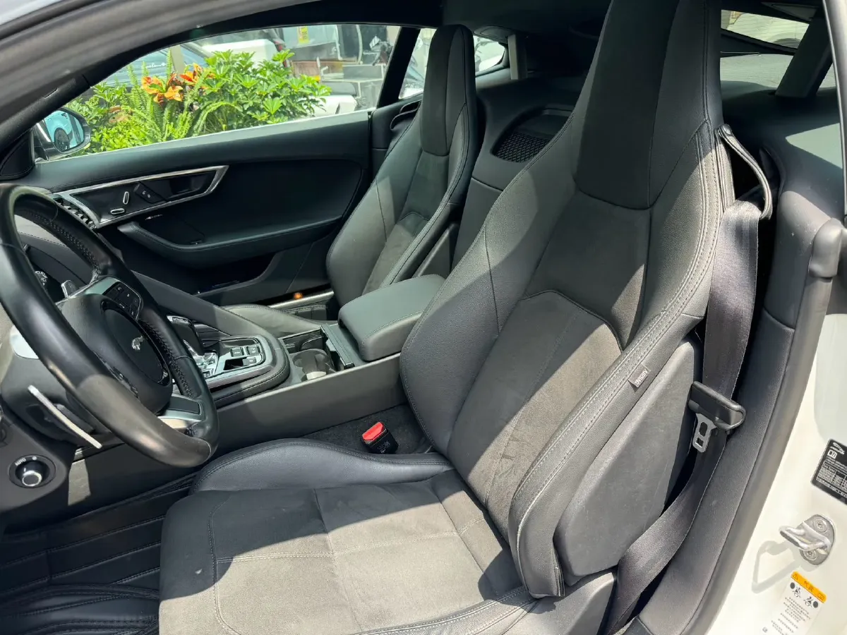 2019 Jaguar F-TYPE 2.0T 300HP L4 8AT,autocango,china used car exporter,china ev exporter,chinese used car exporter,chinese used ev exporter