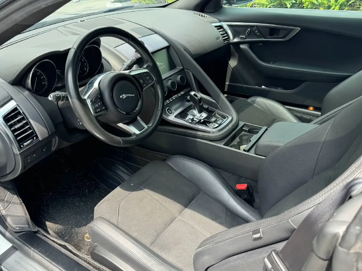 2019 Jaguar F-TYPE 2.0T 300HP L4 8AT,autocango,china used car exporter,china ev exporter,chinese used car exporter,chinese used ev exporter