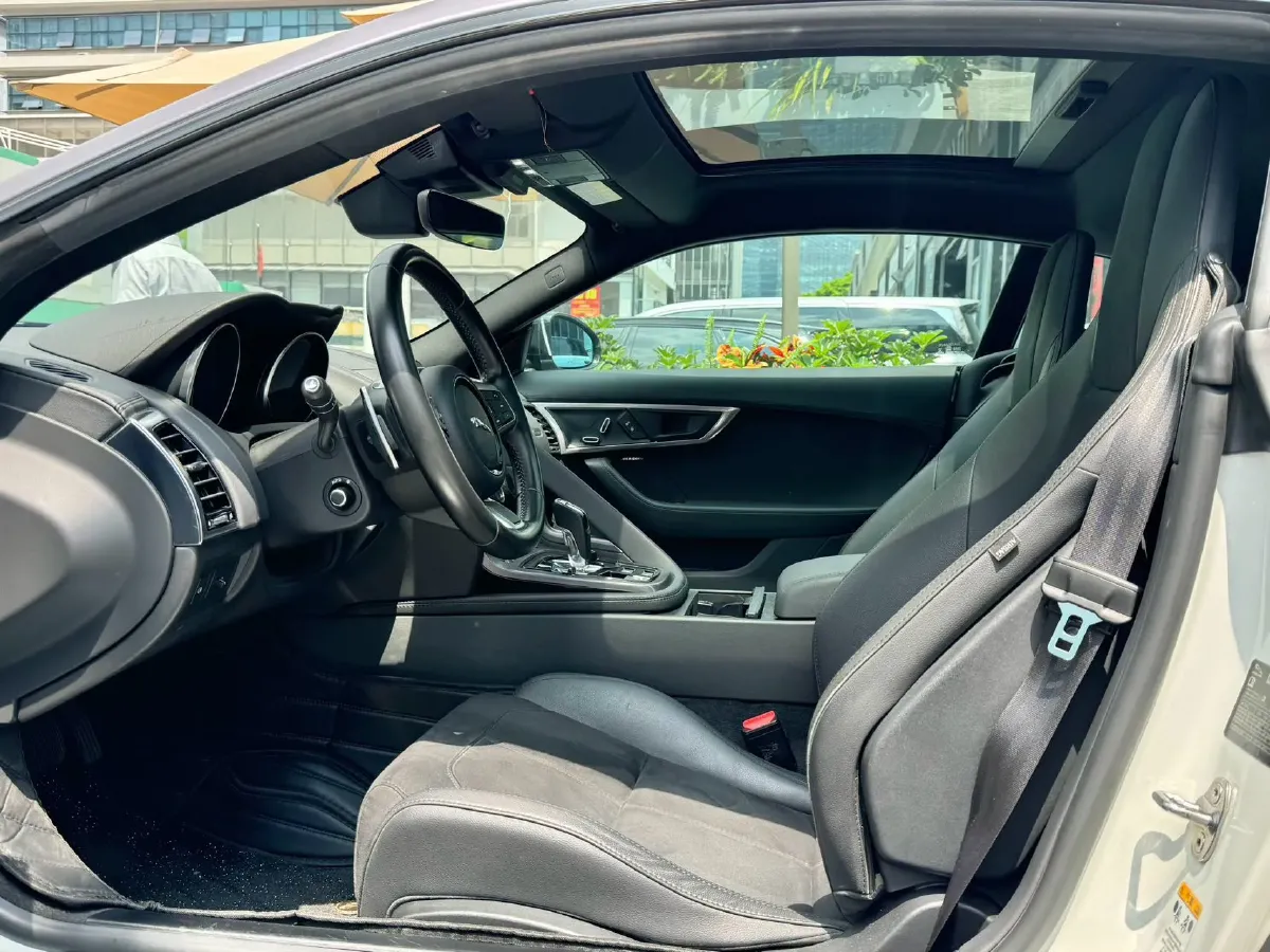 2019 Jaguar F-TYPE 2.0T 300HP L4 8AT,autocango,china used car exporter,china ev exporter,chinese used car exporter,chinese used ev exporter