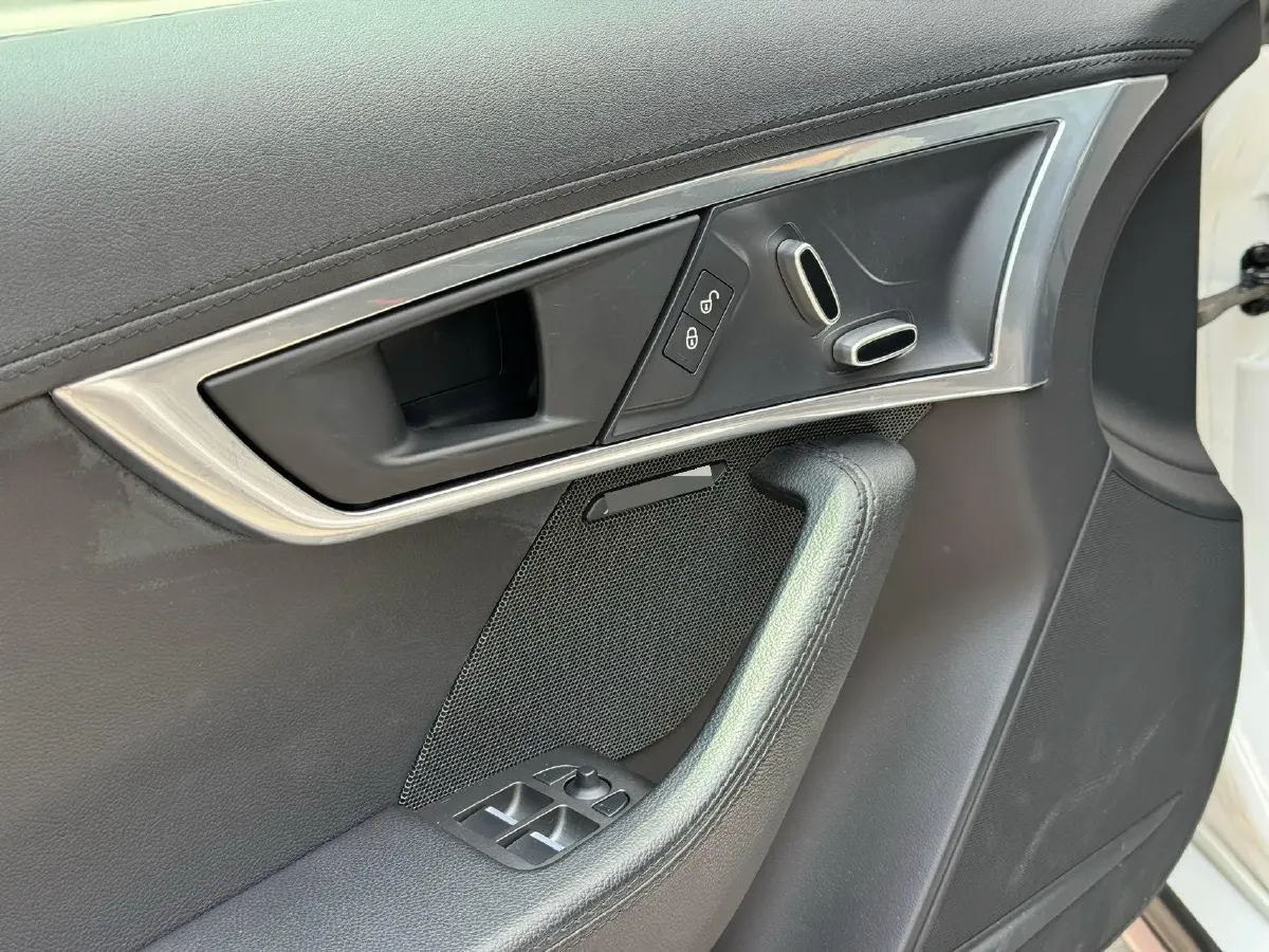 2019 Jaguar F-TYPE 2.0T 300HP L4 8AT,autocango,china used car exporter,china ev exporter,chinese used car exporter,chinese used ev exporter