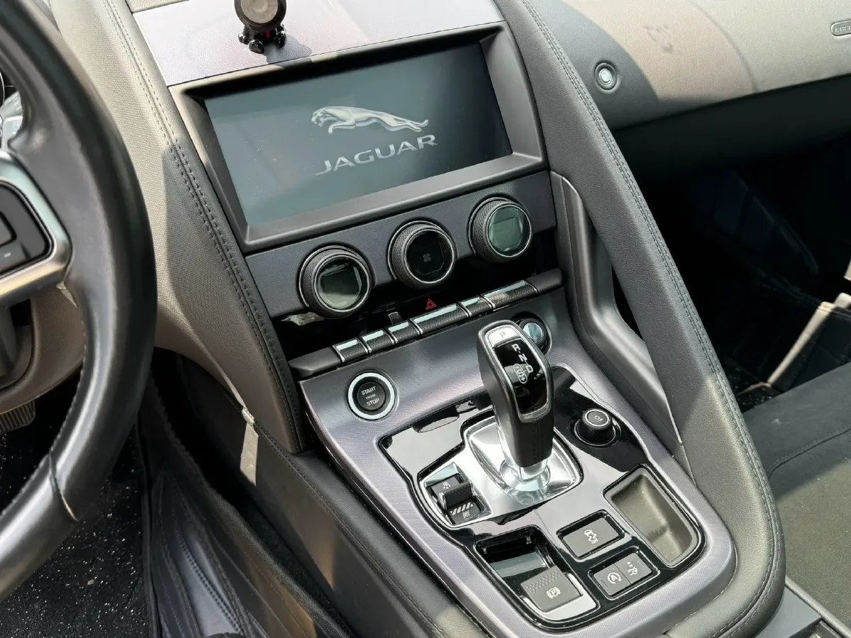 2019 Jaguar F-TYPE 2.0T 300HP L4 8AT,autocango,china used car exporter,china ev exporter,chinese used car exporter,chinese used ev exporter