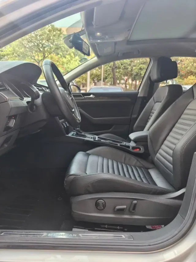 2019 Volkswagen Magotan 2.0T 186HP L4 7DCT,autocango,china used car exporter,china ev exporter,chinese used car exporter,chinese used ev exporter