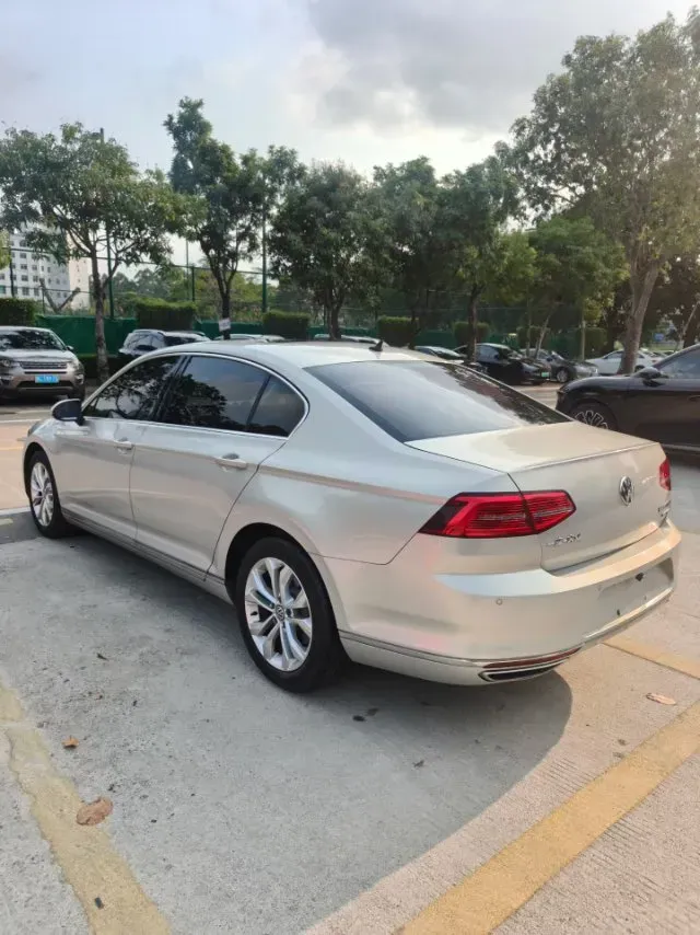 2019 Volkswagen Magotan 2.0T 186HP L4 7DCT,autocango,china used car exporter,china ev exporter,chinese used car exporter,chinese used ev exporter