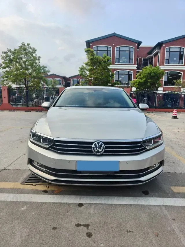 2019 Volkswagen Magotan 2.0T 186HP L4 7DCT,autocango,china used car exporter,china ev exporter,chinese used car exporter,chinese used ev exporter
