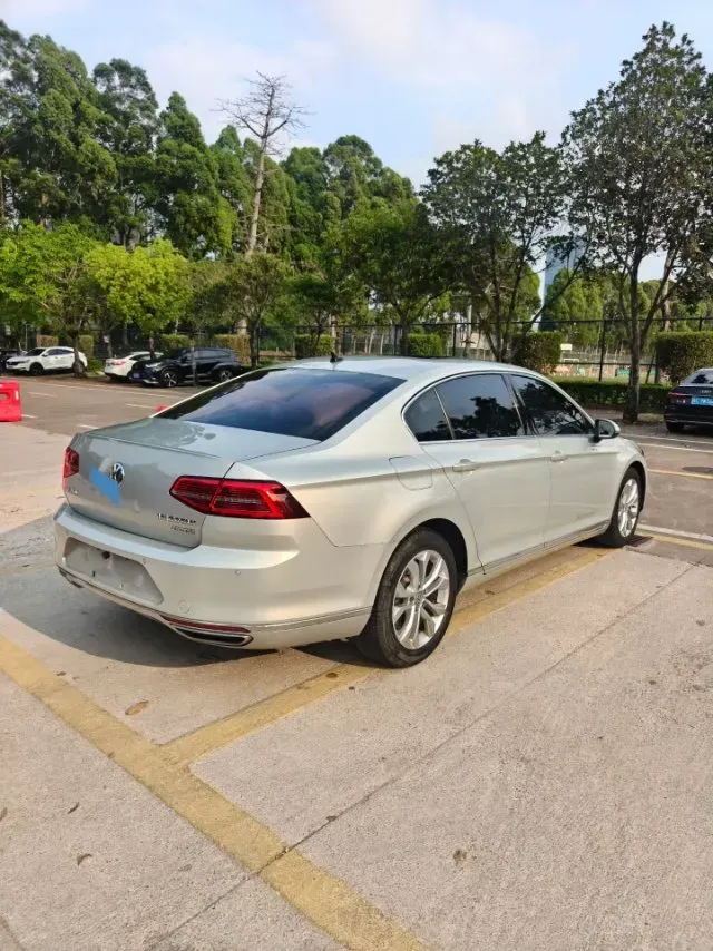 2019 Volkswagen Magotan 2.0T 186HP L4 7DCT,autocango,china used car exporter,china ev exporter,chinese used car exporter,chinese used ev exporter