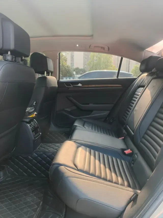 2019 Volkswagen Magotan 2.0T 186HP L4 7DCT,autocango,china used car exporter,china ev exporter,chinese used car exporter,chinese used ev exporter