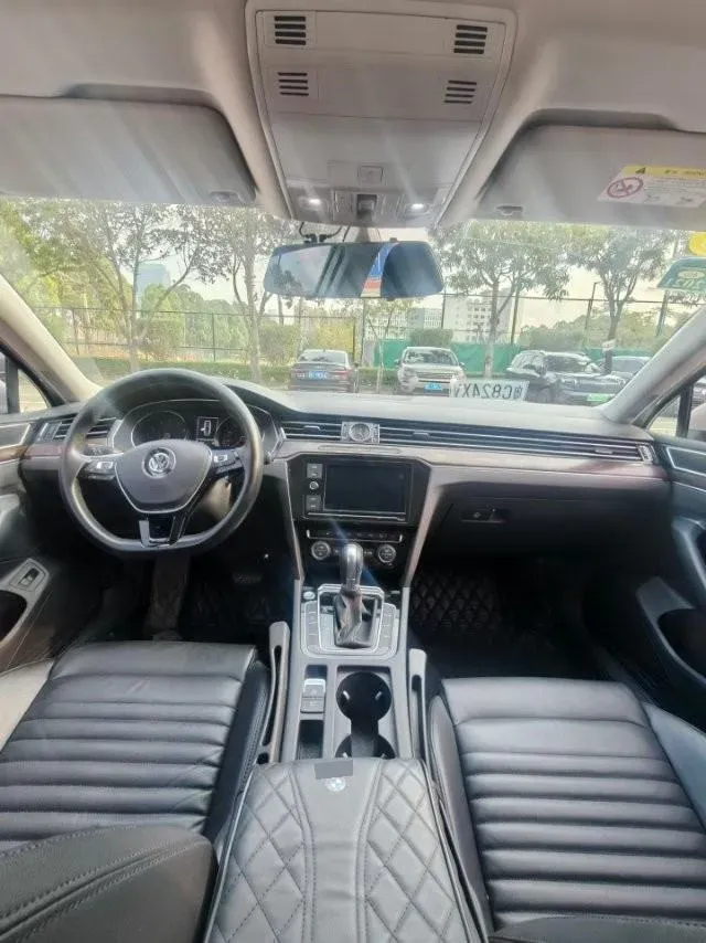 2019 Volkswagen Magotan 2.0T 186HP L4 7DCT,autocango,china used car exporter,china ev exporter,chinese used car exporter,chinese used ev exporter