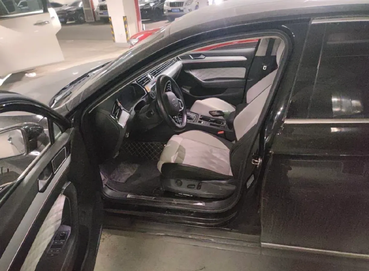 2023 Volkswagen Magotan 2.0T 186HP L4 7DCT,autocango,china used car exporter,china ev exporter,chinese used car exporter,chinese used ev exporter