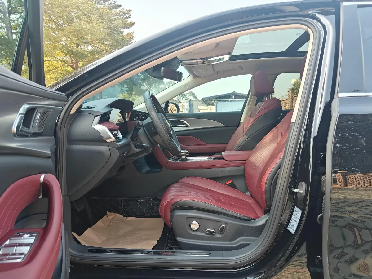 2023 HongQi H5 2.0T 224HP L4 8AT,autocango,china used car exporter,china ev exporter,chinese used car exporter,chinese used ev exporter