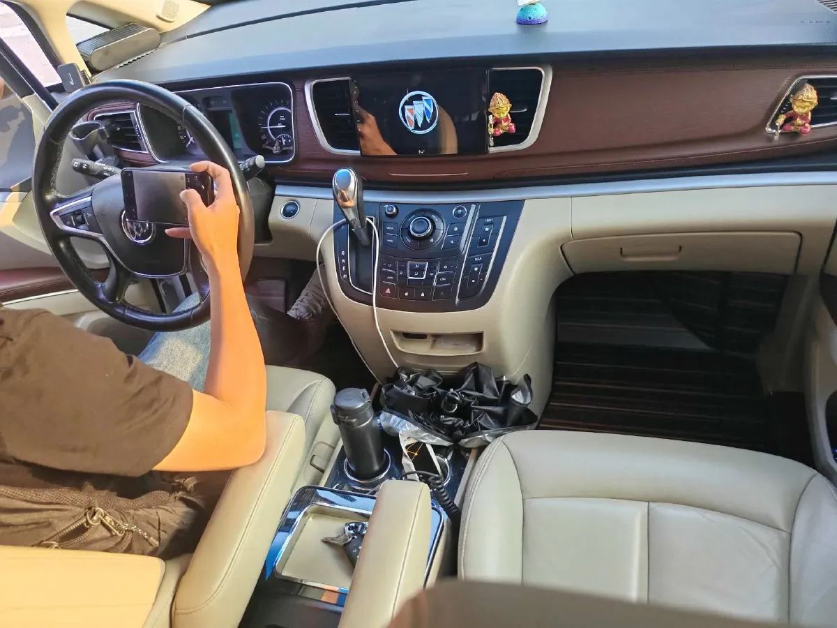 2018 Buick GL8 2.0T 260HP L4 6AT,autocango,china used car exporter,china ev exporter,chinese used car exporter,chinese used ev exporter