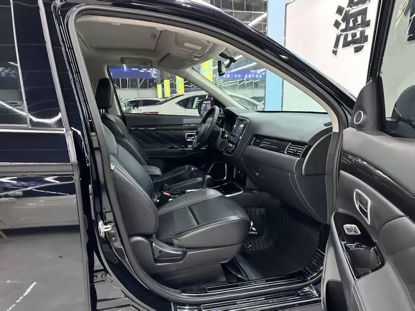 2021 Mitsubishi Outlander 2.0L 166HP L4 CVT,autocango,china used car exporter,china ev exporter,chinese used car exporter,chinese used ev exporter