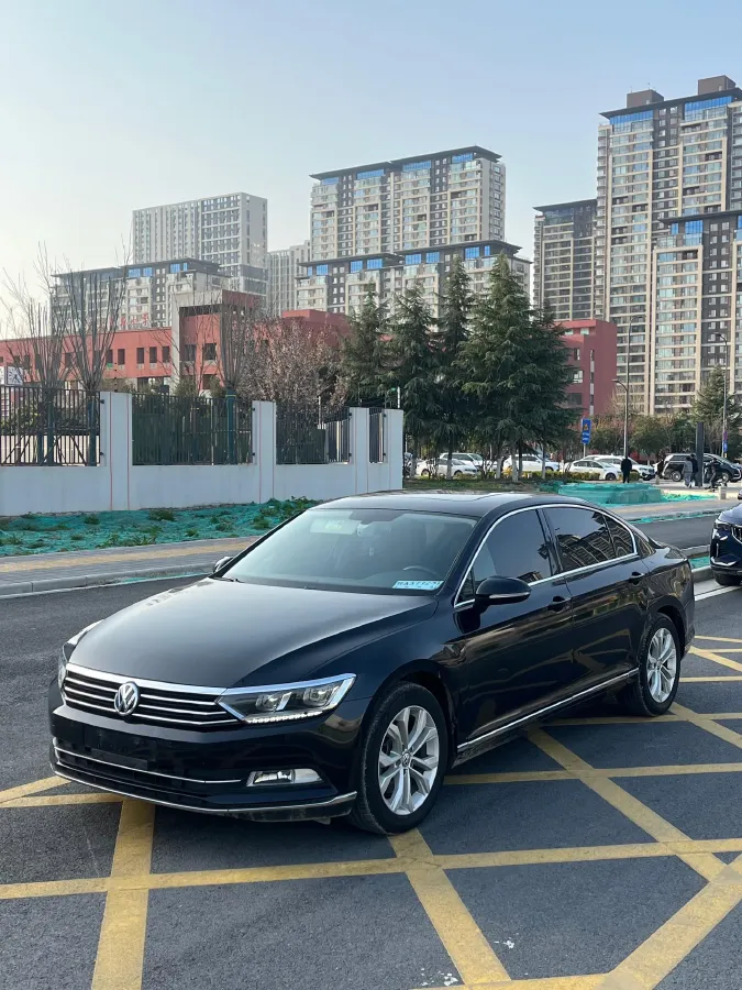 2018 Volkswagen Magotan 2.0T 220HP L4 7DCT,autocango,china used car exporter,china ev exporter,chinese used car exporter,chinese used ev exporter
