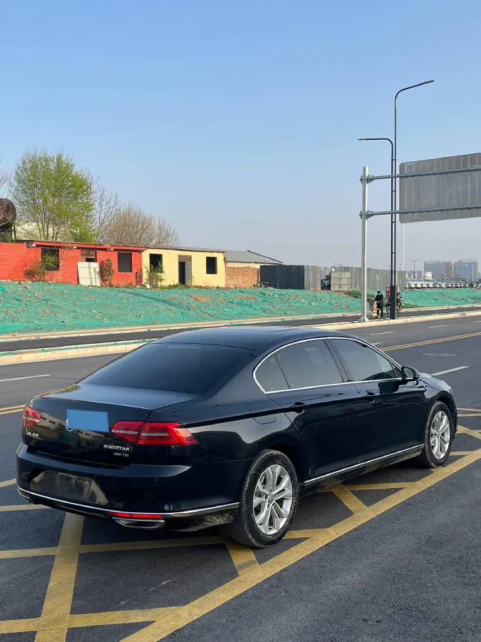 2018 Volkswagen Magotan 2.0T 220HP L4 7DCT,autocango,china used car exporter,china ev exporter,chinese used car exporter,chinese used ev exporter