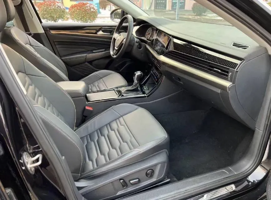 2021 Volkswagen Passat 2.0T 186HP L4 7DCT,autocango,china used car exporter,china ev exporter,chinese used car exporter,chinese used ev exporter