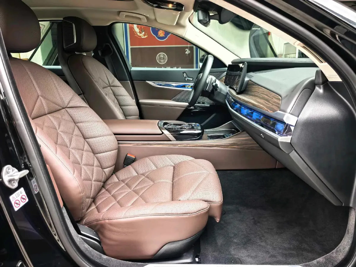 2023 BMW 7 Series 3.0T 381HP L6 8AT,autocango,china used car exporter,china ev exporter,chinese used car exporter,chinese used ev exporter