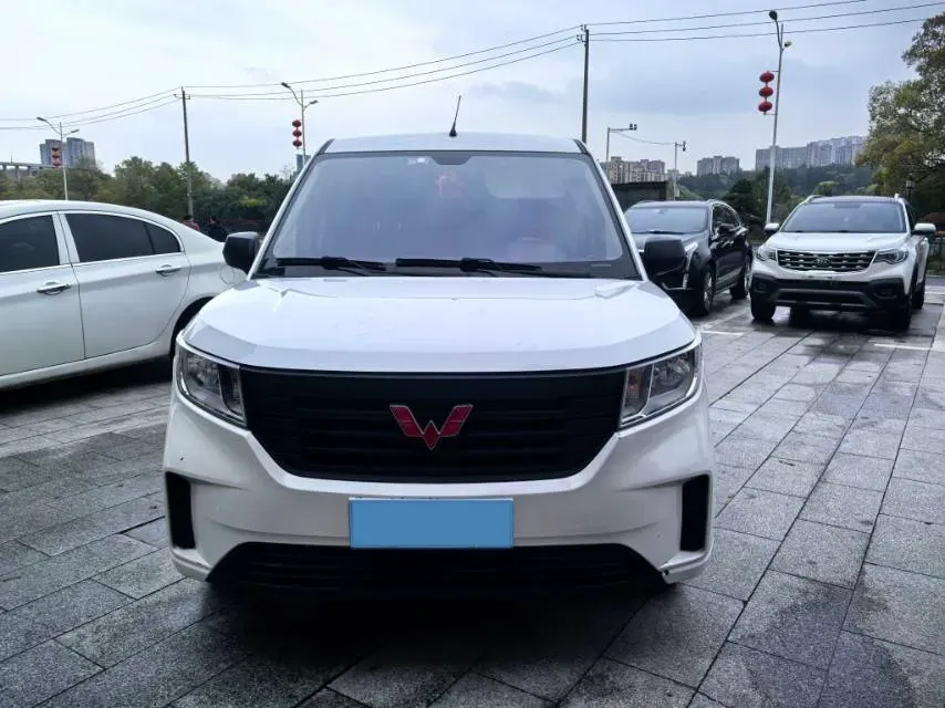 2020 WuLing HongGuang Plus 1.5L 99HP L4 6MT,autocango,china used car exporter,china ev exporter,chinese used car exporter,chinese used ev exporter