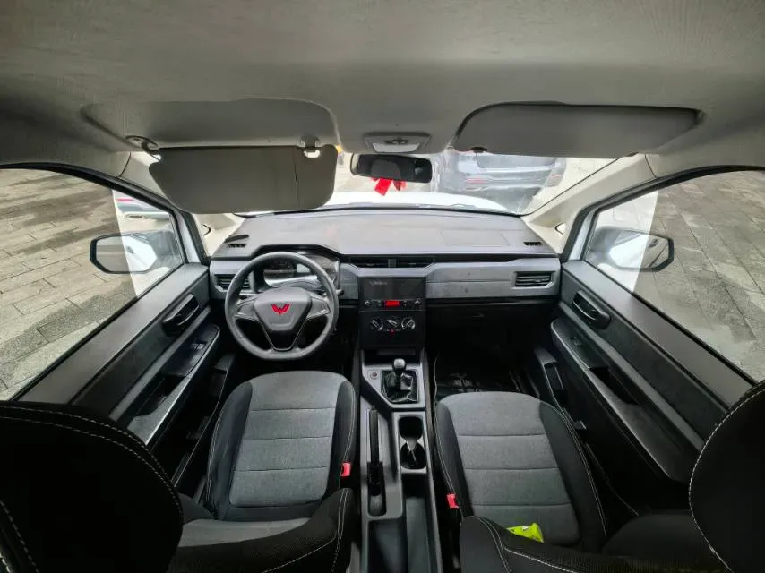 2020 WuLing HongGuang Plus 1.5L 99HP L4 6MT,autocango,china used car exporter,china ev exporter,chinese used car exporter,chinese used ev exporter