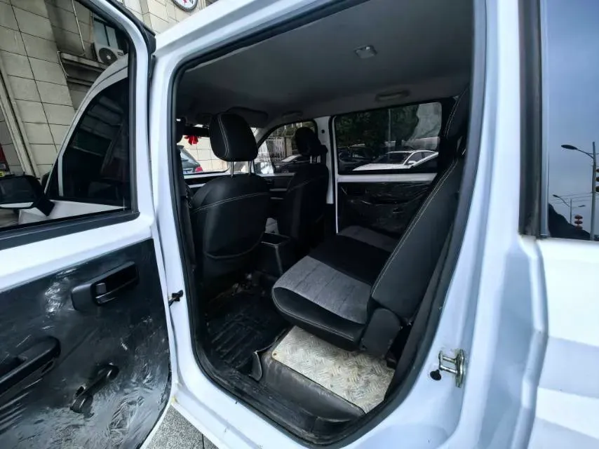 2020 WuLing HongGuang Plus 1.5L 99HP L4 6MT,autocango,china used car exporter,china ev exporter,chinese used car exporter,chinese used ev exporter