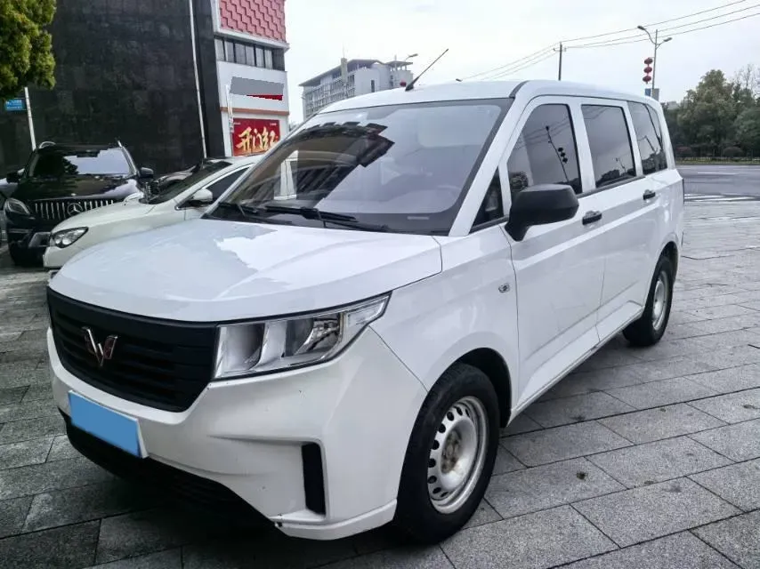2020 WuLing HongGuang Plus 1.5L 99HP L4 6MT,autocango,china used car exporter,china ev exporter,chinese used car exporter,chinese used ev exporter