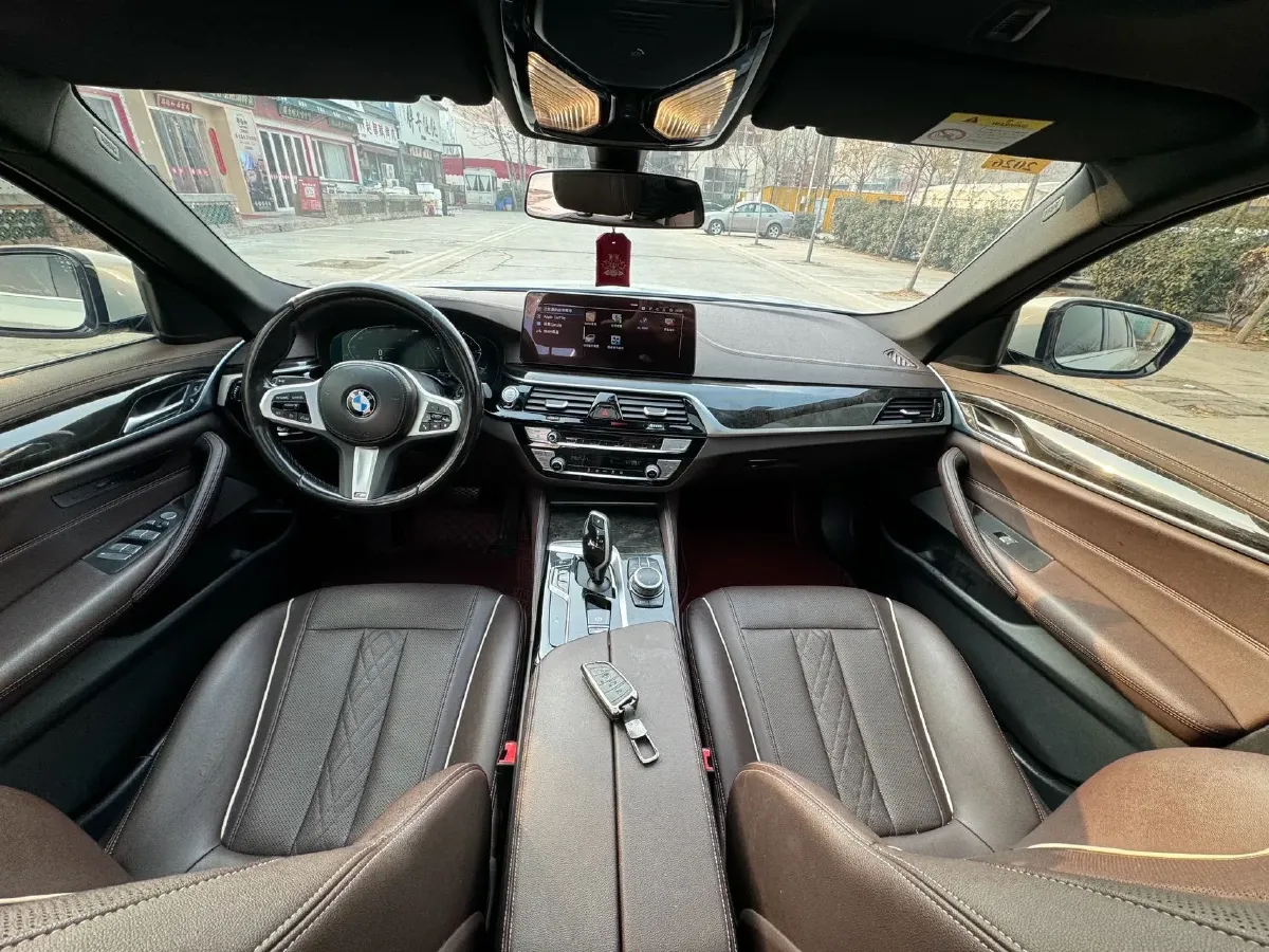 2022 BMW 5 Series 2.0T 184HP L4 8AT,autocango,china used car exporter,china ev exporter,chinese used car exporter,chinese used ev exporter