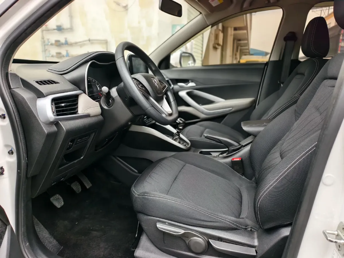 2019 BaoJun 730 1.5L 105HP L4 6MT,autocango,china used car exporter,china ev exporter,chinese used car exporter,chinese used ev exporter