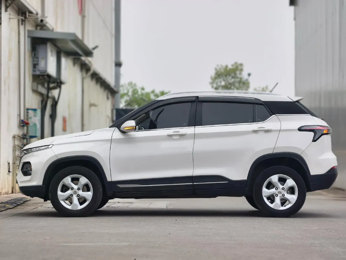 2019 BaoJun 730 1.5L 105HP L4 6MT,autocango,china used car exporter,china ev exporter,chinese used car exporter,chinese used ev exporter