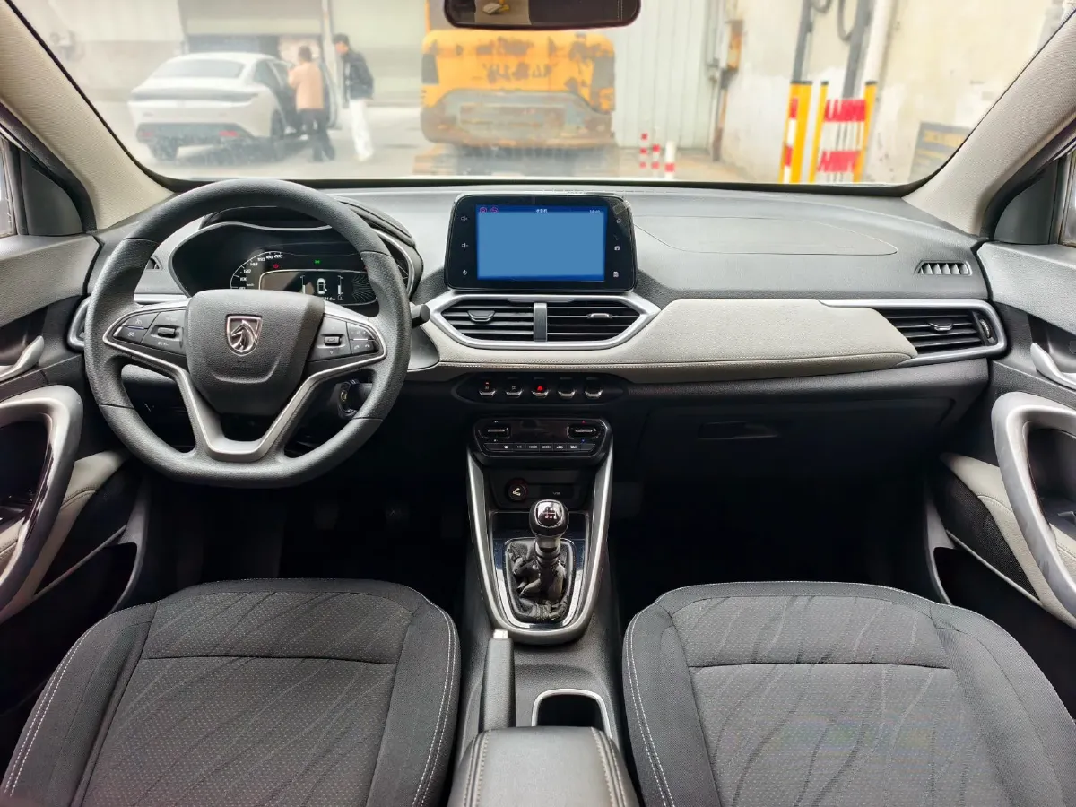 2019 BaoJun 730 1.5L 105HP L4 6MT,autocango,china used car exporter,china ev exporter,chinese used car exporter,chinese used ev exporter