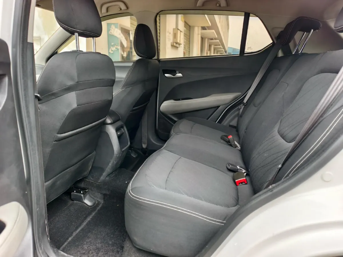 2019 BaoJun 730 1.5L 105HP L4 6MT,autocango,china used car exporter,china ev exporter,chinese used car exporter,chinese used ev exporter