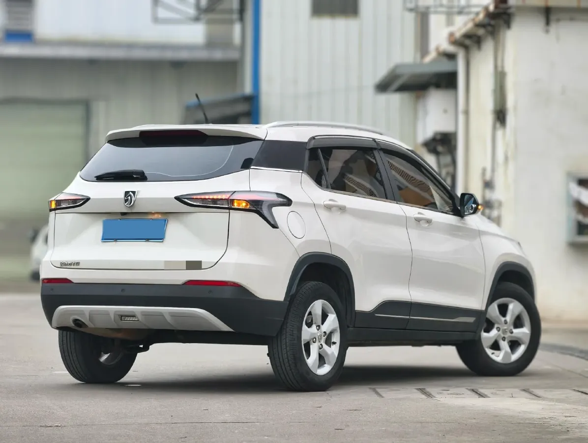 2019 BaoJun 730 1.5L 105HP L4 6MT,autocango,china used car exporter,china ev exporter,chinese used car exporter,chinese used ev exporter