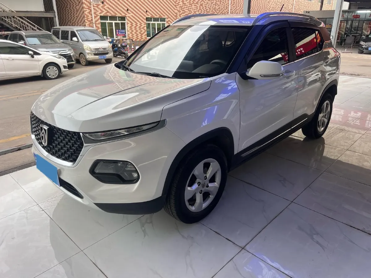 2019 BaoJun 730 1.5L 105HP L4 6MT,autocango,china used car exporter,china ev exporter,chinese used car exporter,chinese used ev exporter