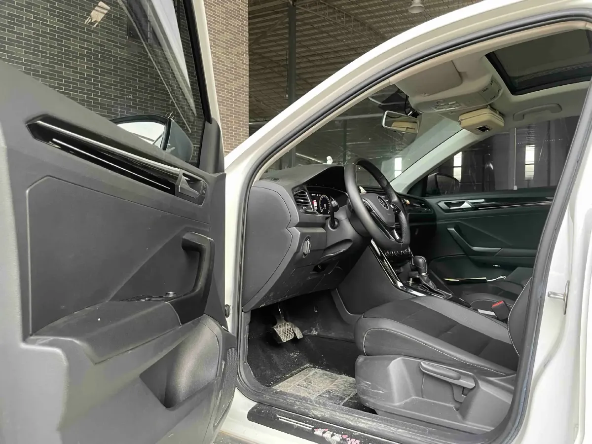 2021 Volkswagen T-Roc 1.4T 150HP L4 7DCT,autocango,china used car exporter,china ev exporter,chinese used car exporter,chinese used ev exporter