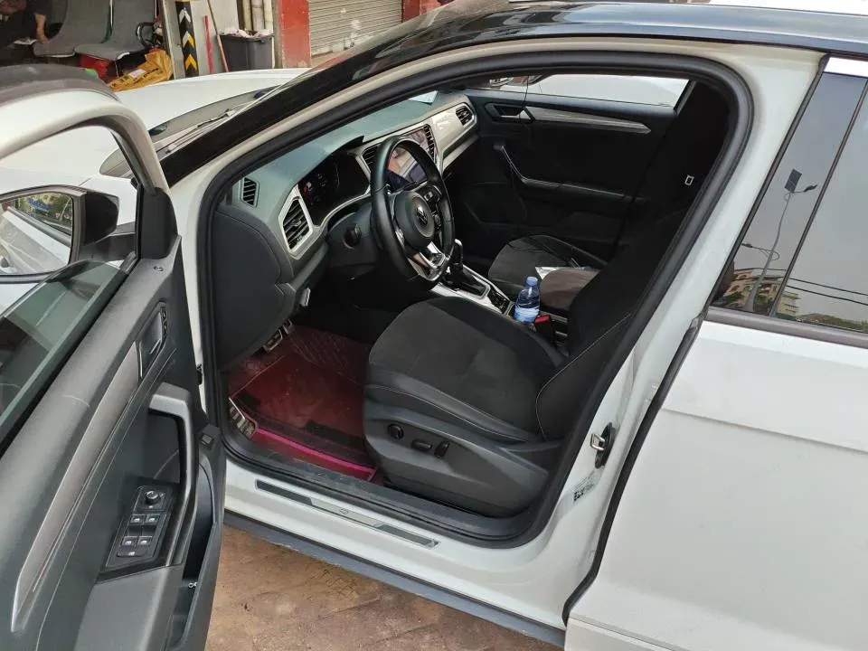2021 Volkswagen T-Roc 1.4T 150HP L4 7DCT,autocango,china used car exporter,china ev exporter,chinese used car exporter,chinese used ev exporter