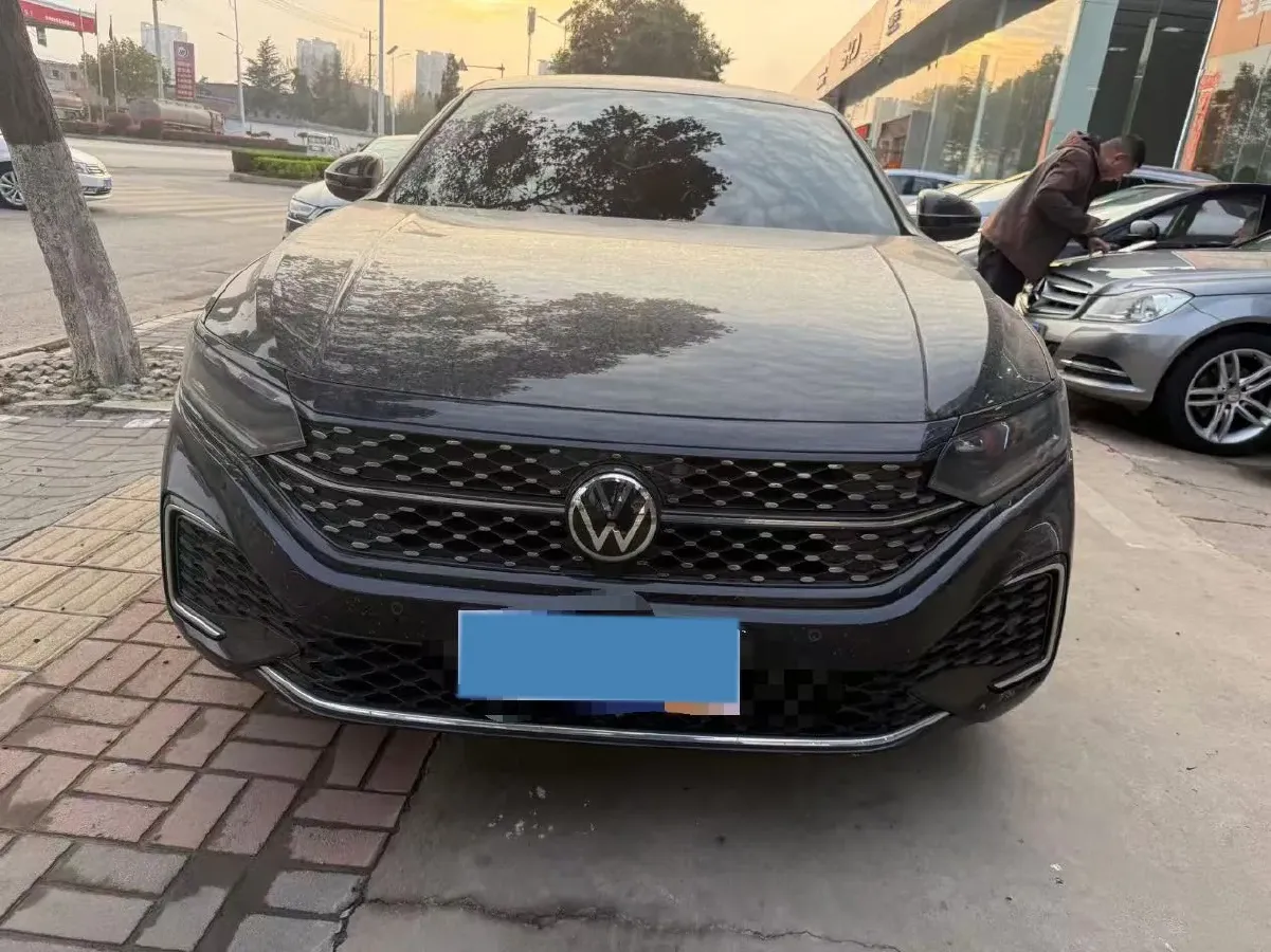 2024 Volkswagen Passat 2.0T 220HP L4 7DCT,autocango,china used car exporter,china ev exporter,chinese used car exporter,chinese used ev exporter