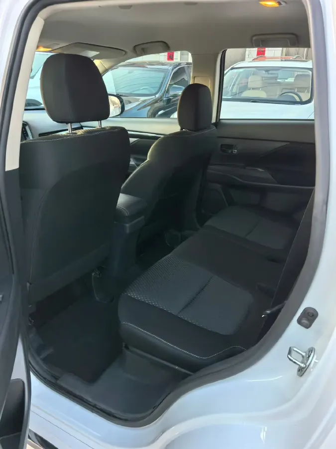 2021 Mitsubishi Outlander 2.0L 166HP L4 CVT,autocango,china used car exporter,china ev exporter,chinese used car exporter,chinese used ev exporter