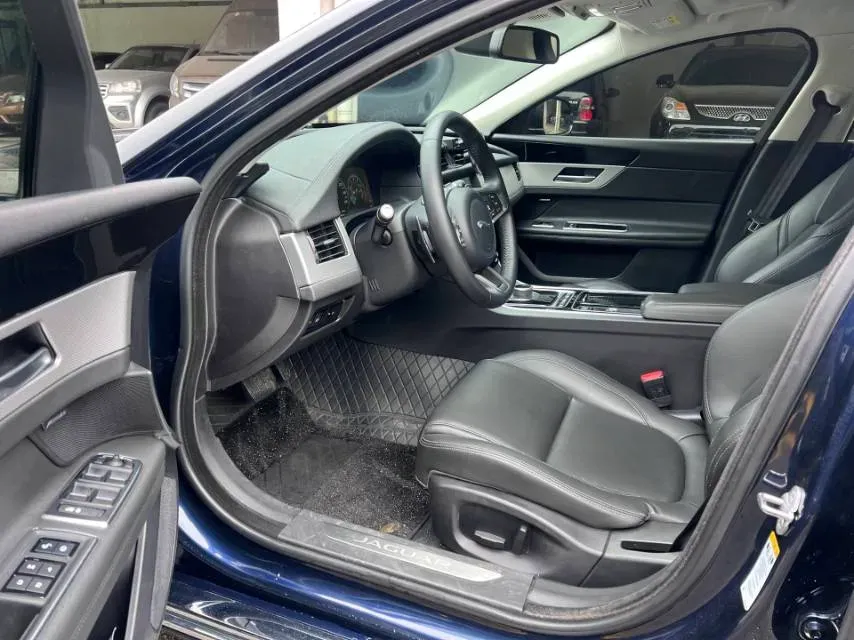 2020 Jaguar XFL 2.0T 200HP L4 8AT,autocango,china used car exporter,china ev exporter,chinese used car exporter,chinese used ev exporter