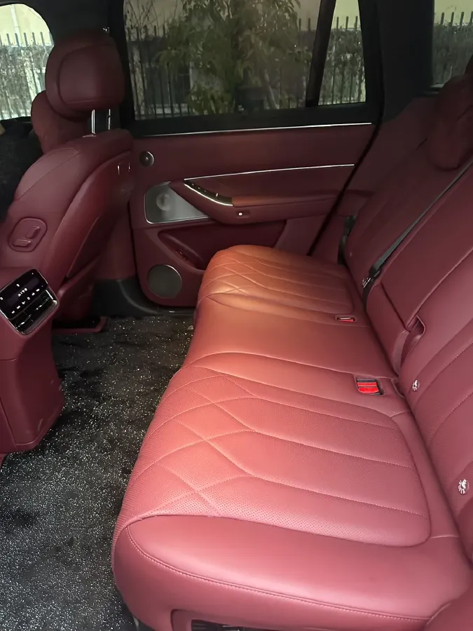 2025 AITO AITO M8 REEV 160HP REEV 53.4KWH,autocango,china used car exporter,china ev exporter,chinese used car exporter,chinese used ev exporter