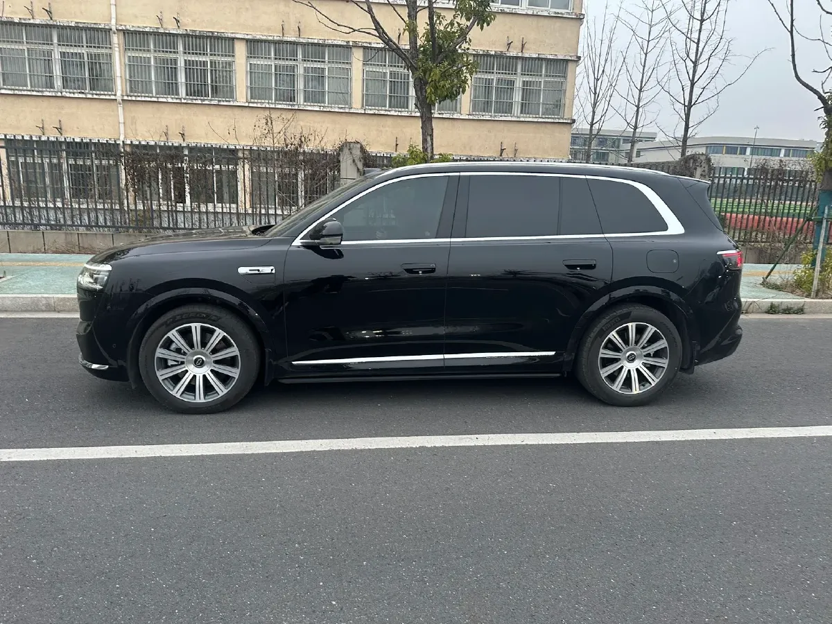 2025 AITO AITO M8 REEV 160HP REEV 53.4KWH,autocango,china used car exporter,china ev exporter,chinese used car exporter,chinese used ev exporter