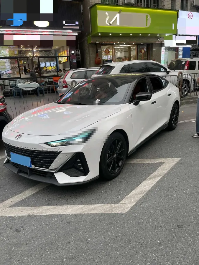 2022 ChangAn UNI-V 1.5T 188HP L4 7DCT,autocango,china used car exporter,china ev exporter,chinese used car exporter,chinese used ev exporter