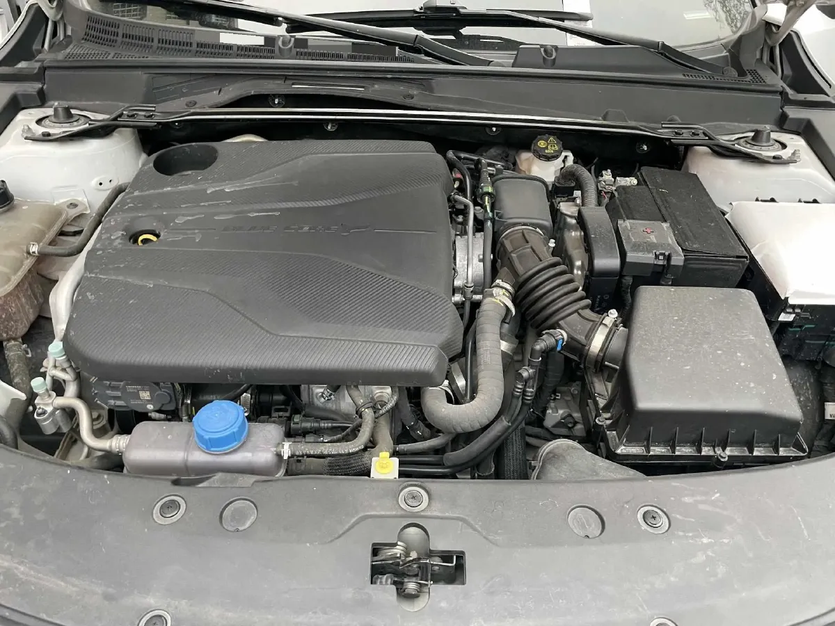 2022 ChangAn UNI-V 1.5T 188HP L4 7DCT,autocango,china used car exporter,china ev exporter,chinese used car exporter,chinese used ev exporter