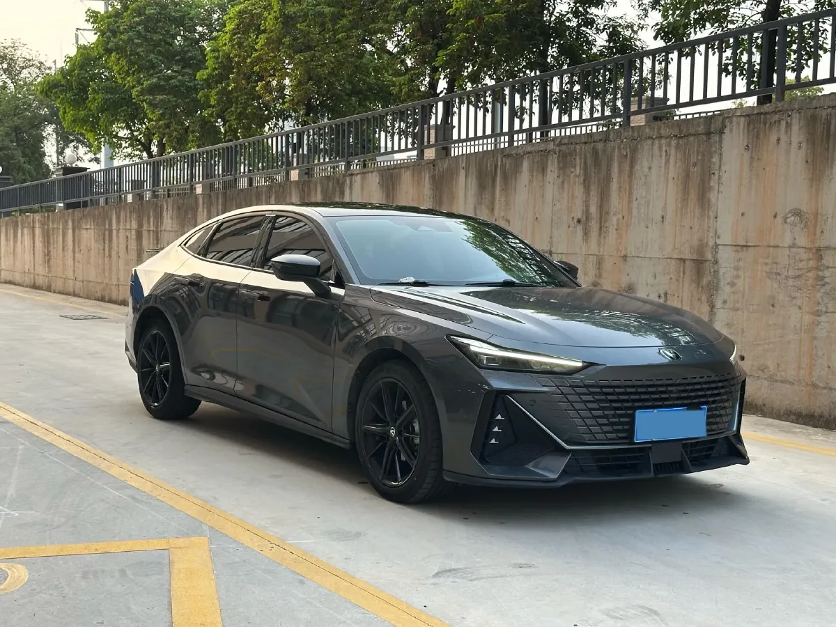 2023 ChangAn UNI-V 1.5T 188HP L4 7DCT,autocango,china used car exporter,china ev exporter,chinese used car exporter,chinese used ev exporter