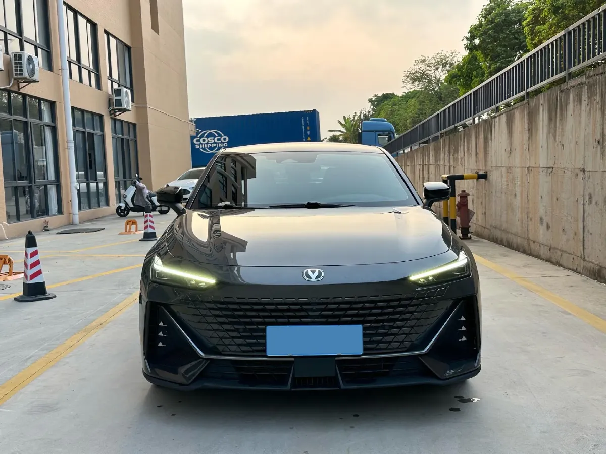 2023 ChangAn UNI-V 1.5T 188HP L4 7DCT,autocango,china used car exporter,china ev exporter,chinese used car exporter,chinese used ev exporter