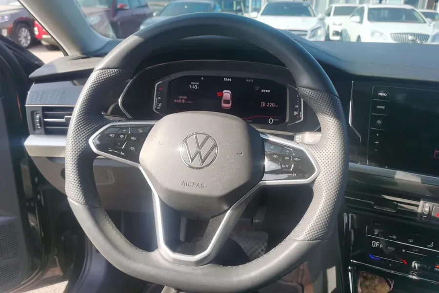 2024 Volkswagen Passat 2.0T 220HP L4 7DCT,autocango,china used car exporter,china ev exporter,chinese used car exporter,chinese used ev exporter